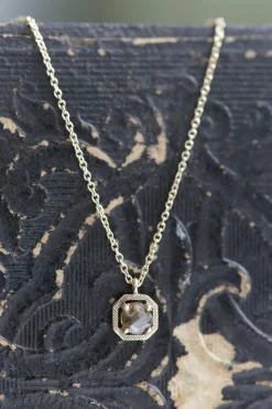 Collier Leeba