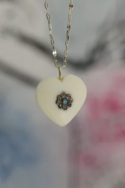 Collier Lokki white
