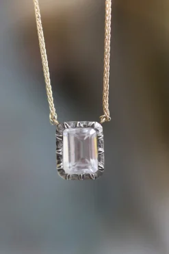 Collier Sofia white