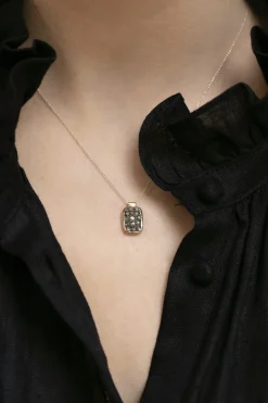 Collier Tony
